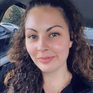 Meet your Posher, Monica